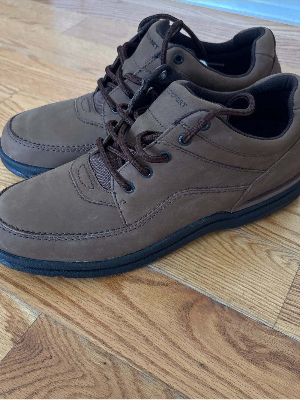 Rockport Brown Nubuck Low-Profile Lace-Up Shoes